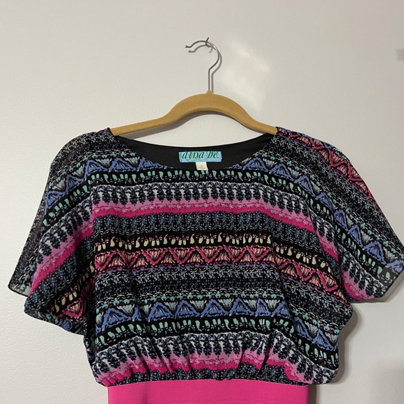 Patterned Dress with Short Sleeves - Picture 4 of 4